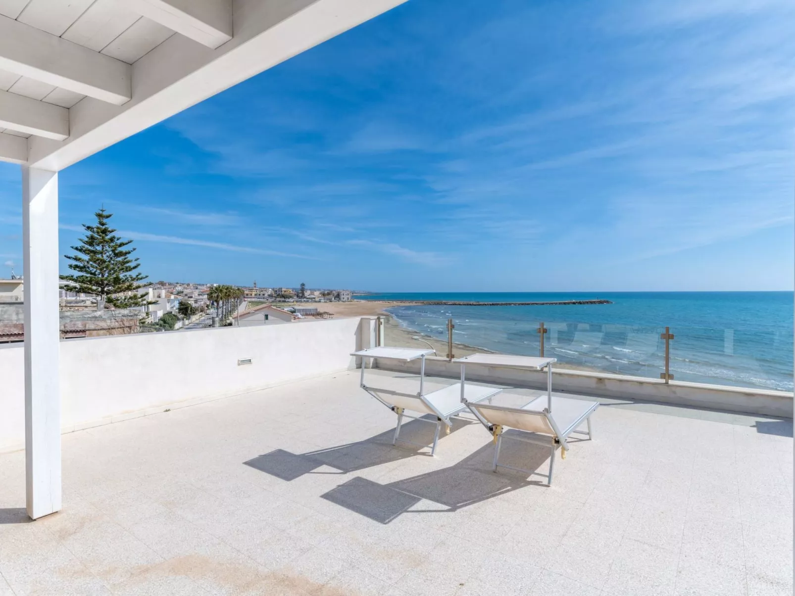 In Donnalucata mit Grill und Terrasse-Binnen