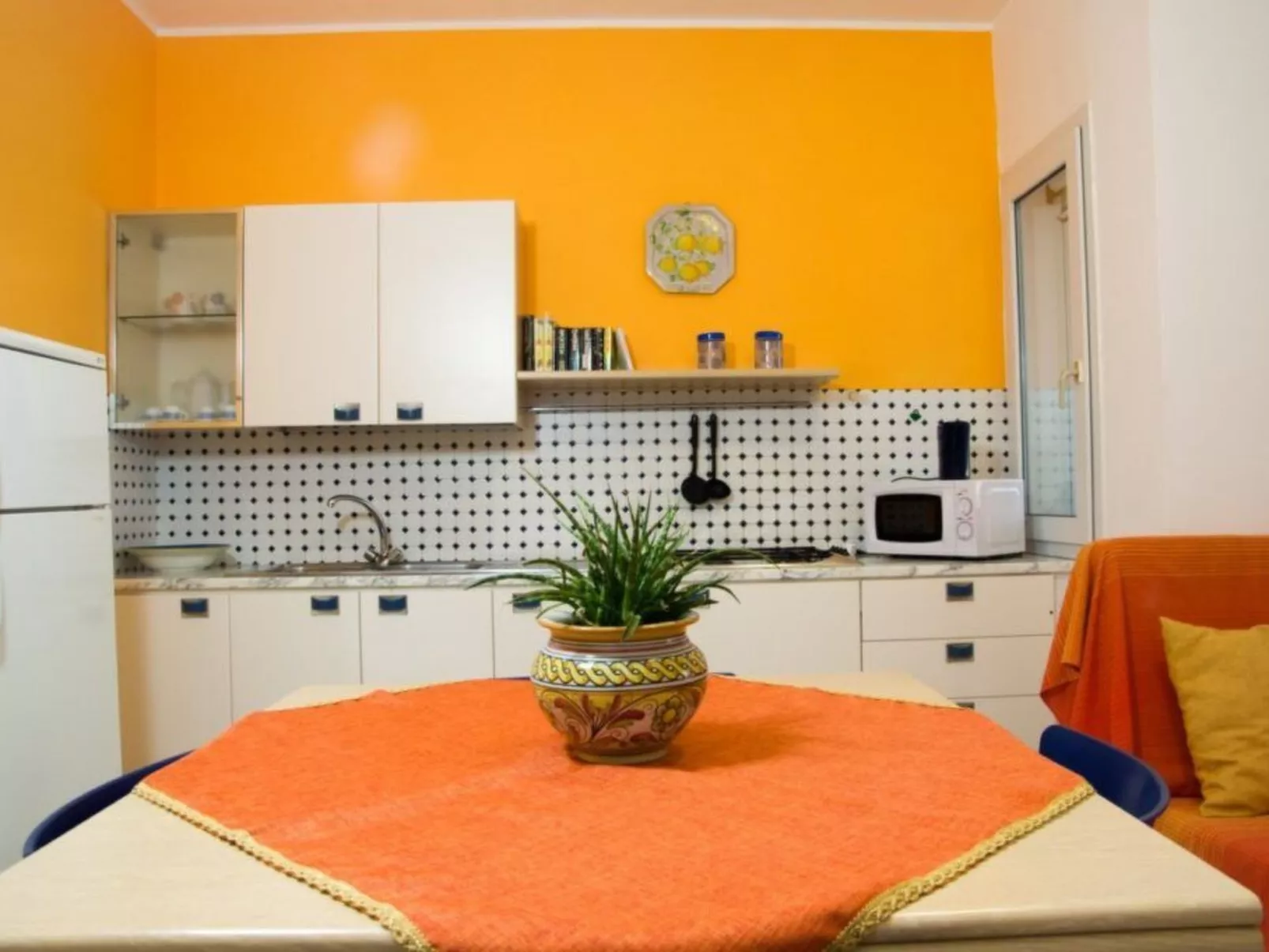 Ruhige Ferienwohnung in Sciacca mit Grill und Terrasse und Meerblick-Binnen