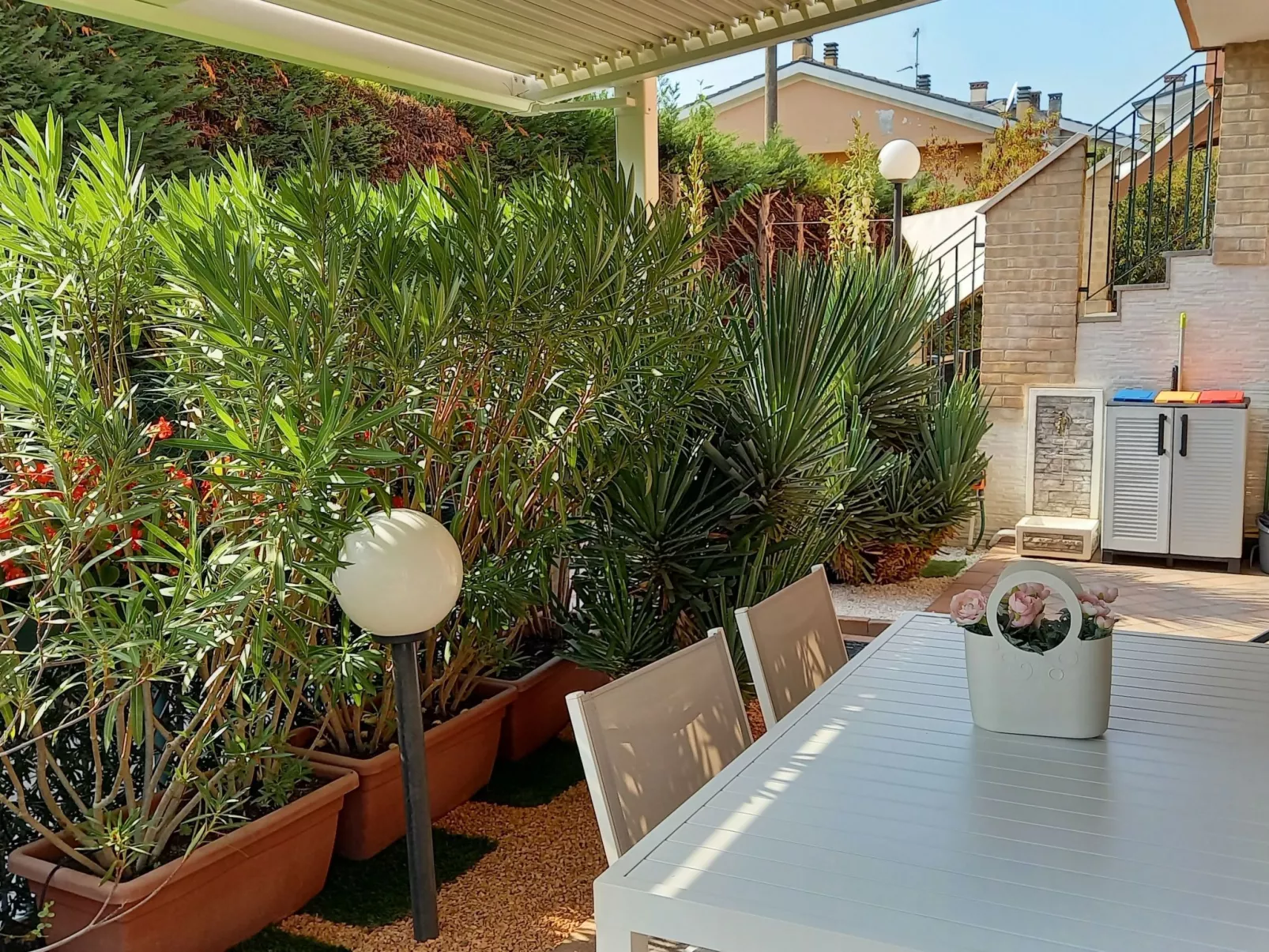 Stilvoller und gemütlicher Mini mit Garage-Binnen