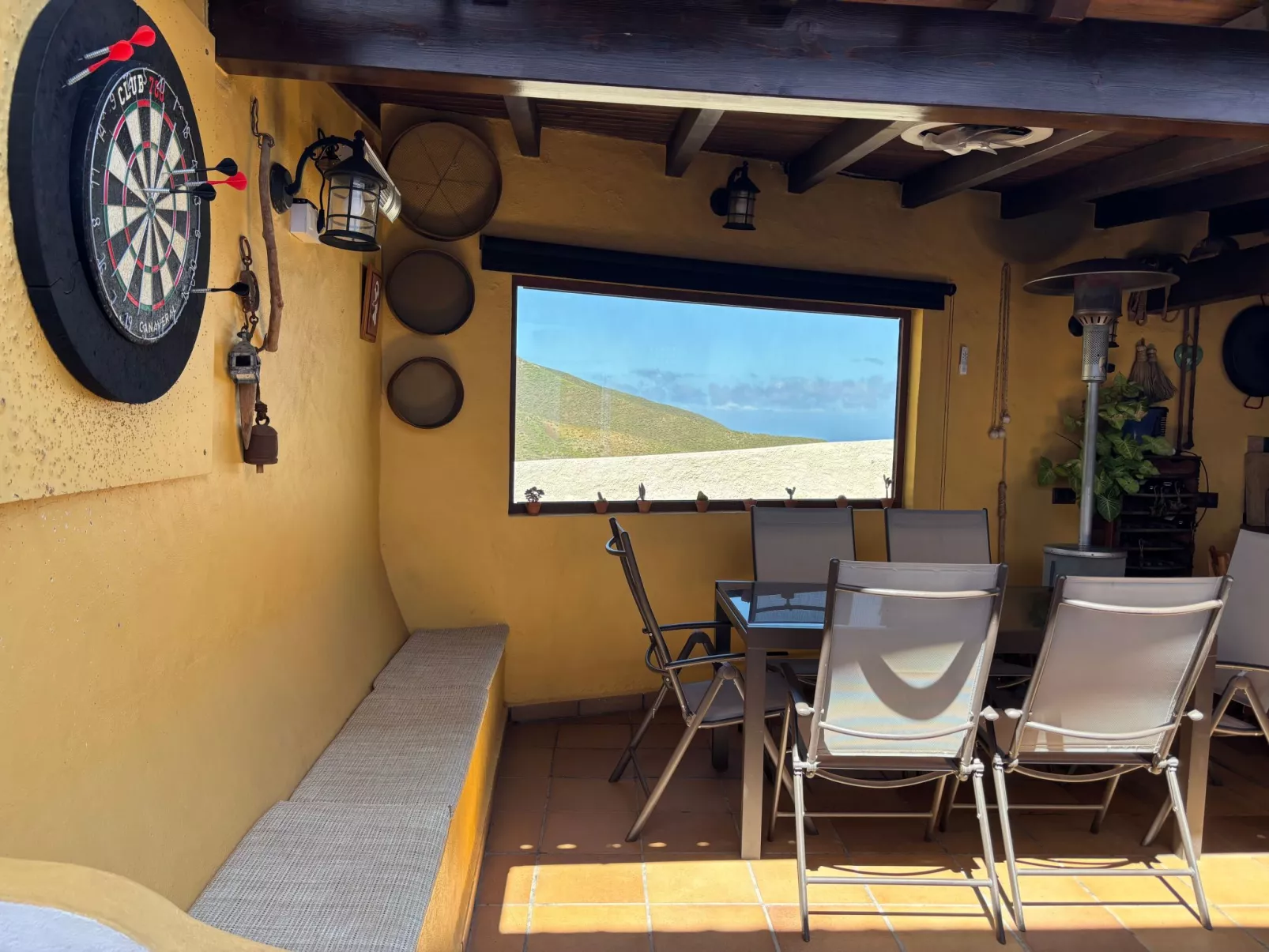 Haus mit beheiztem Schwimmbad, Berg- und Meerbli-Buiten