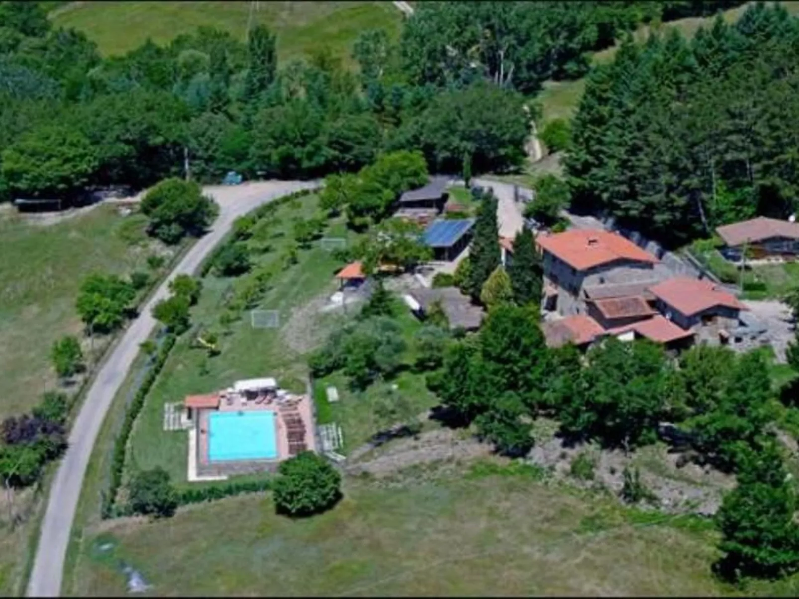 Lindenhaussiedlung mit Gemeinschaftspool-Image-tags.info