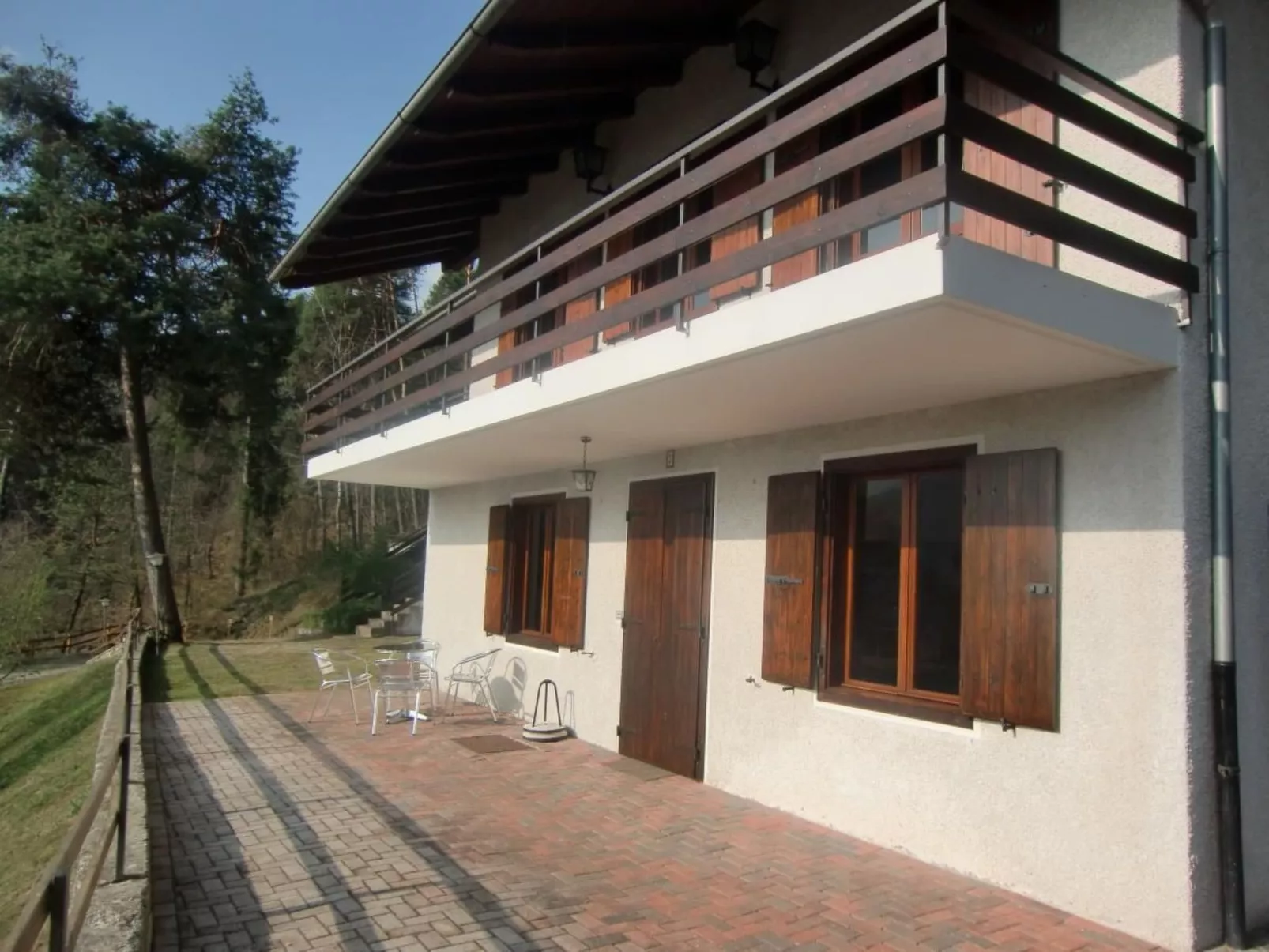 Wohnung im ersten Stock mit schönem Seeblick-Image-tags.info