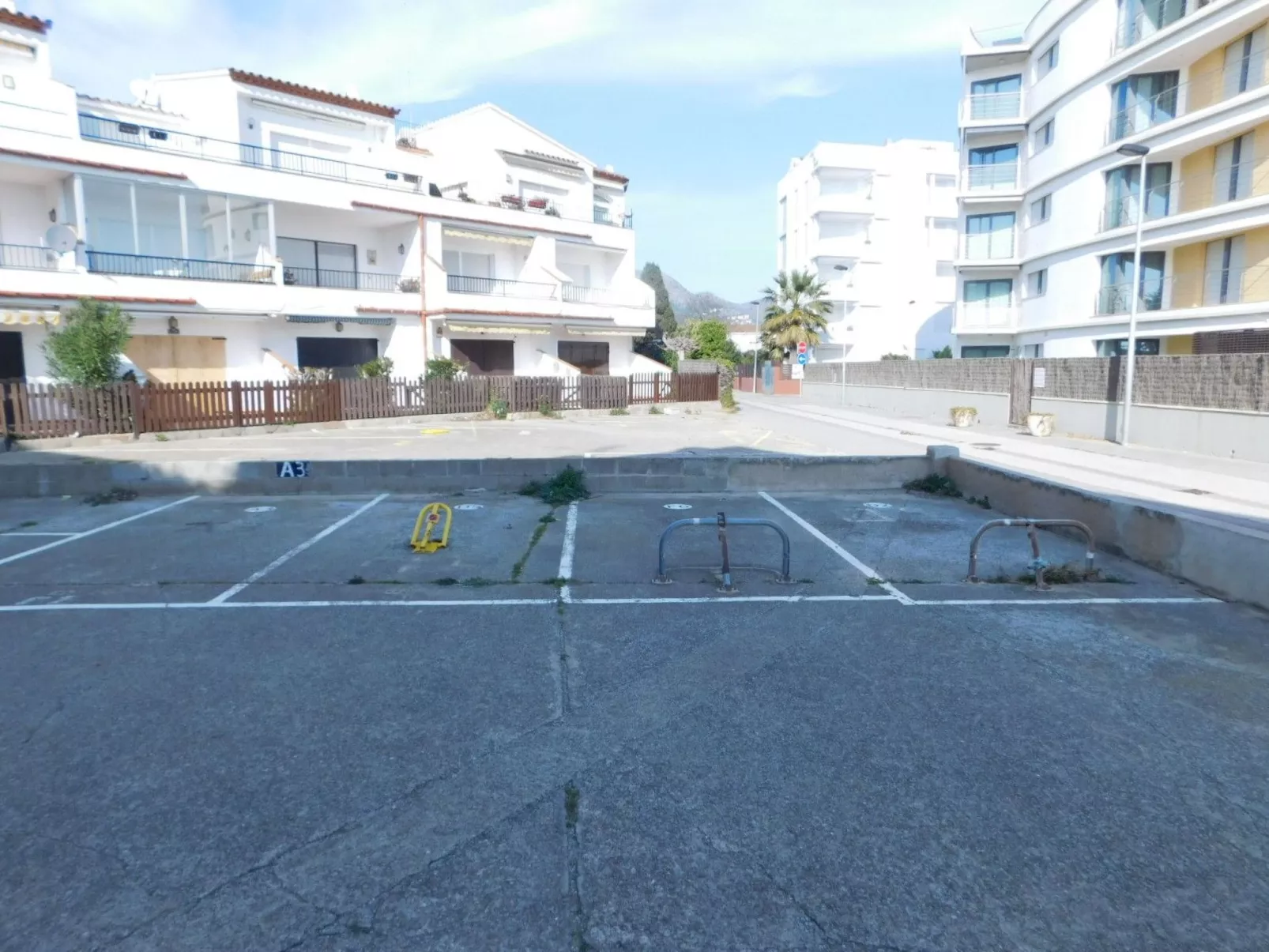 Mit großer Terrasse und Parkplatz in Salatar, Roses-Buiten