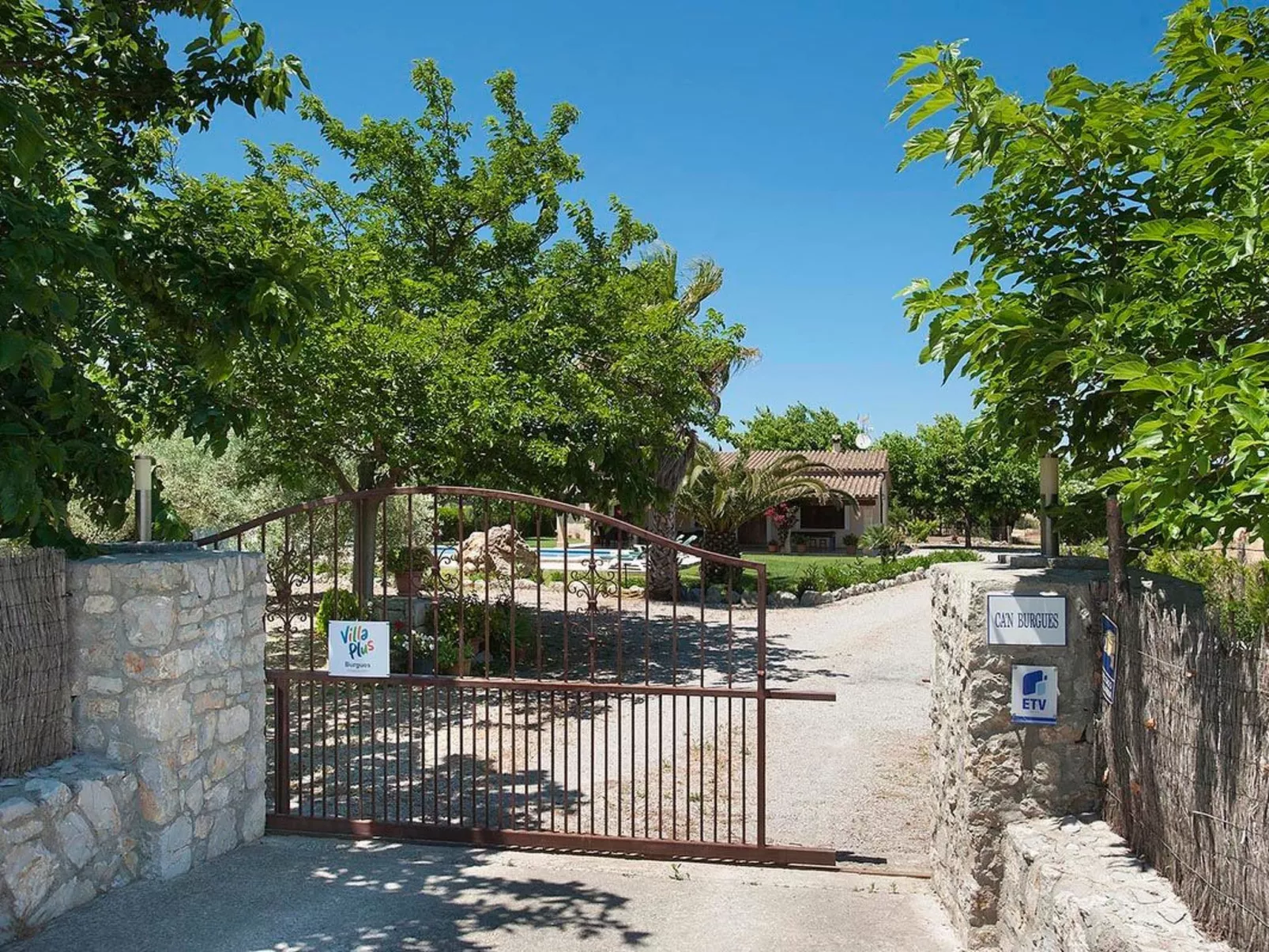 Schönes Ferienhaus in Alcúdia mit Großem Pool-Buiten