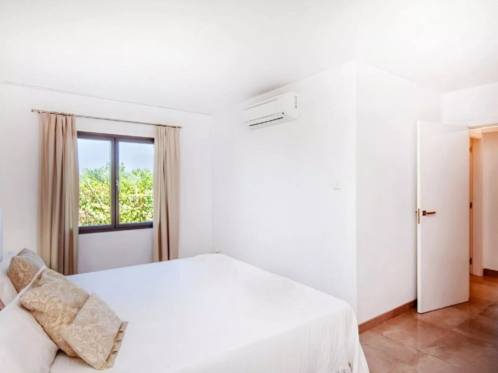 Modernes Haus in Meeresnähe-Image-tags.info