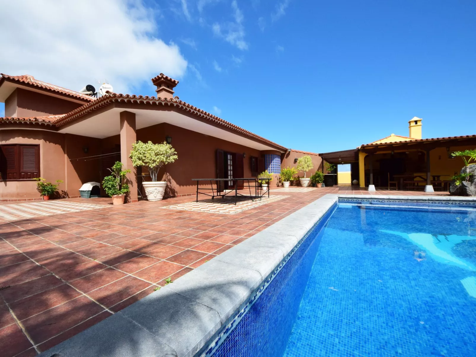 Haus Alina mit beheizbarem privatpool und barbecue-Buiten