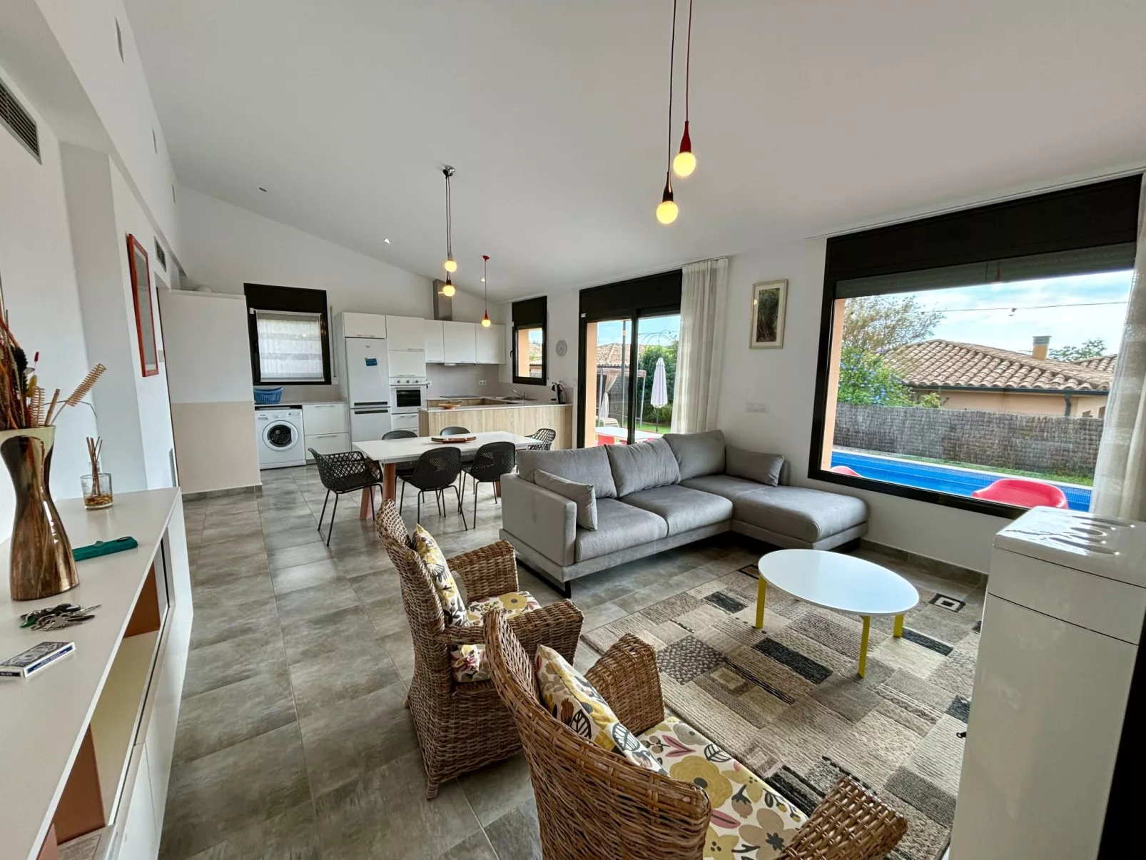 Modernes Einfamilienhaus mit Pool-Binnen