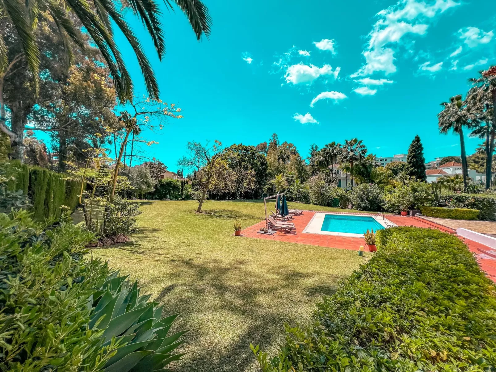 Villa für 12 Pers. mit Grill und privatem Schwimmbad-Buiten