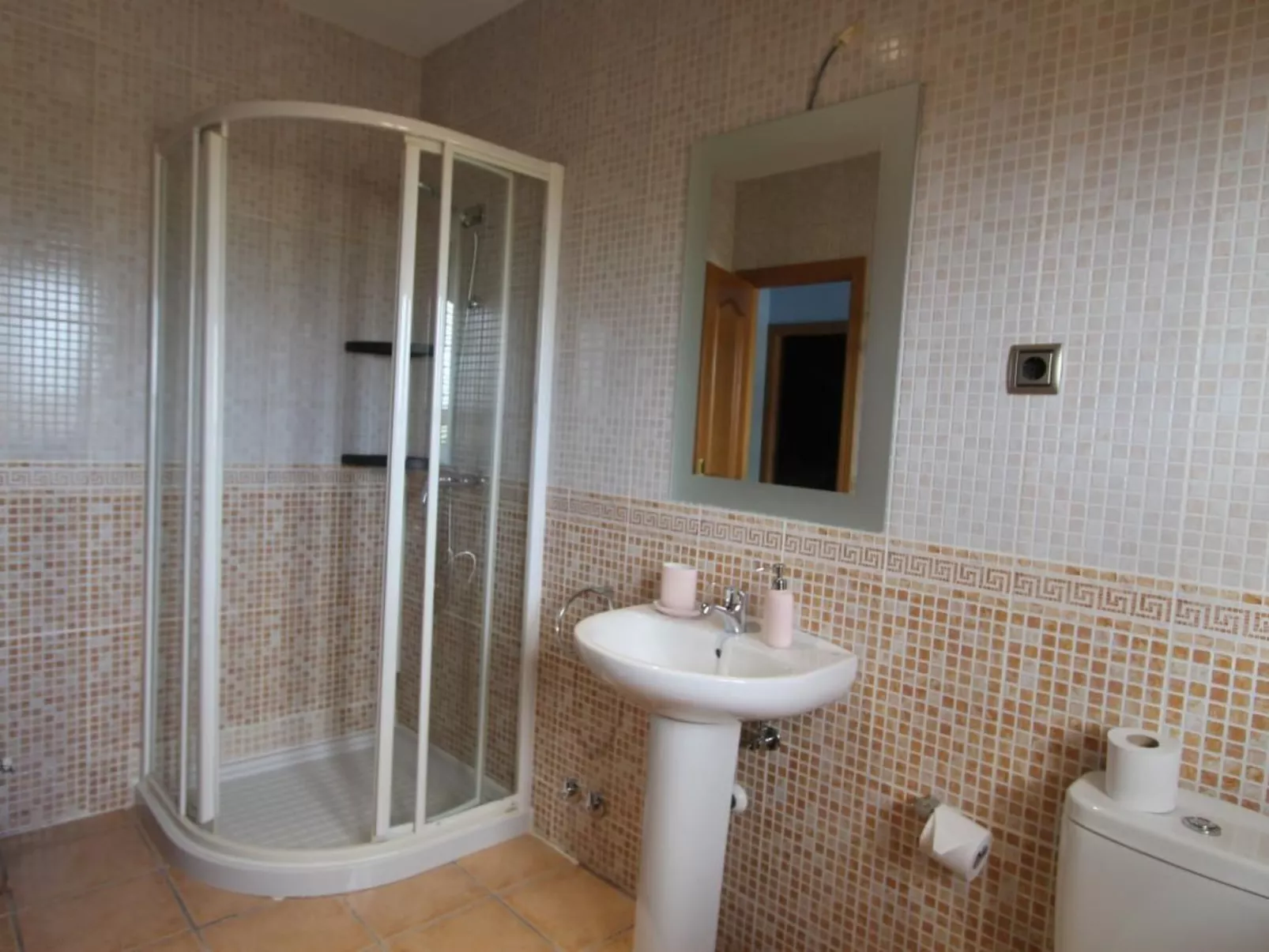 In Seseña mit großem Garten-Buiten