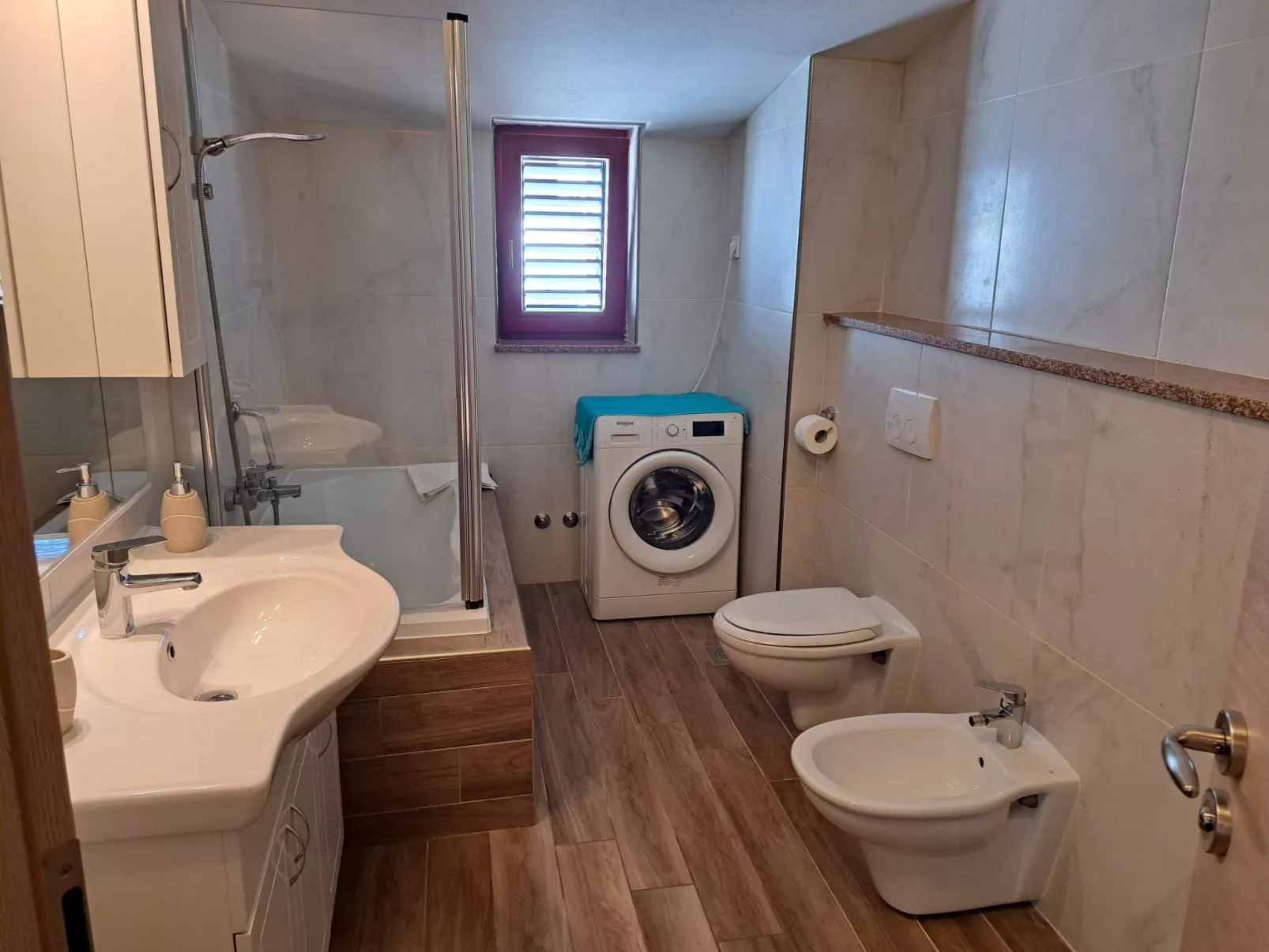 Apartment mit drei Schlafzimmern und Meerblick-Binnen