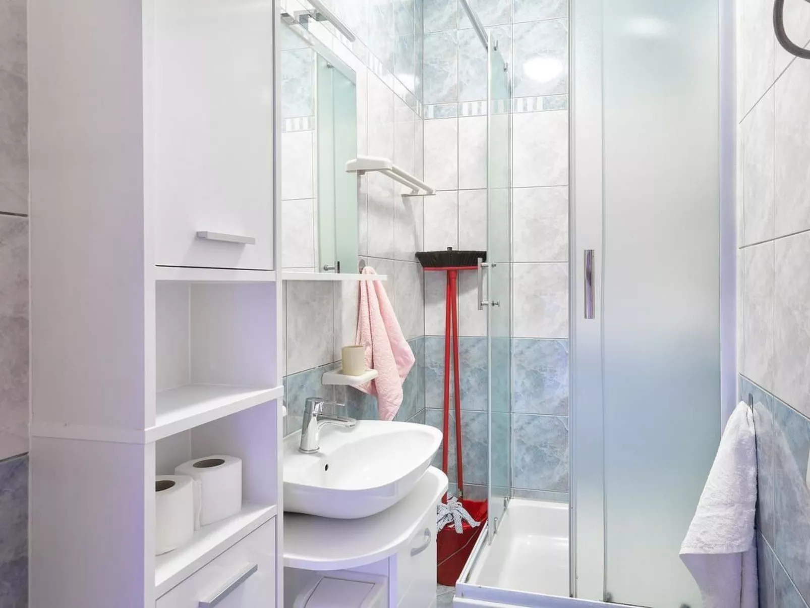 In Medulin mit Garten, Terrasse und Grill-Binnen