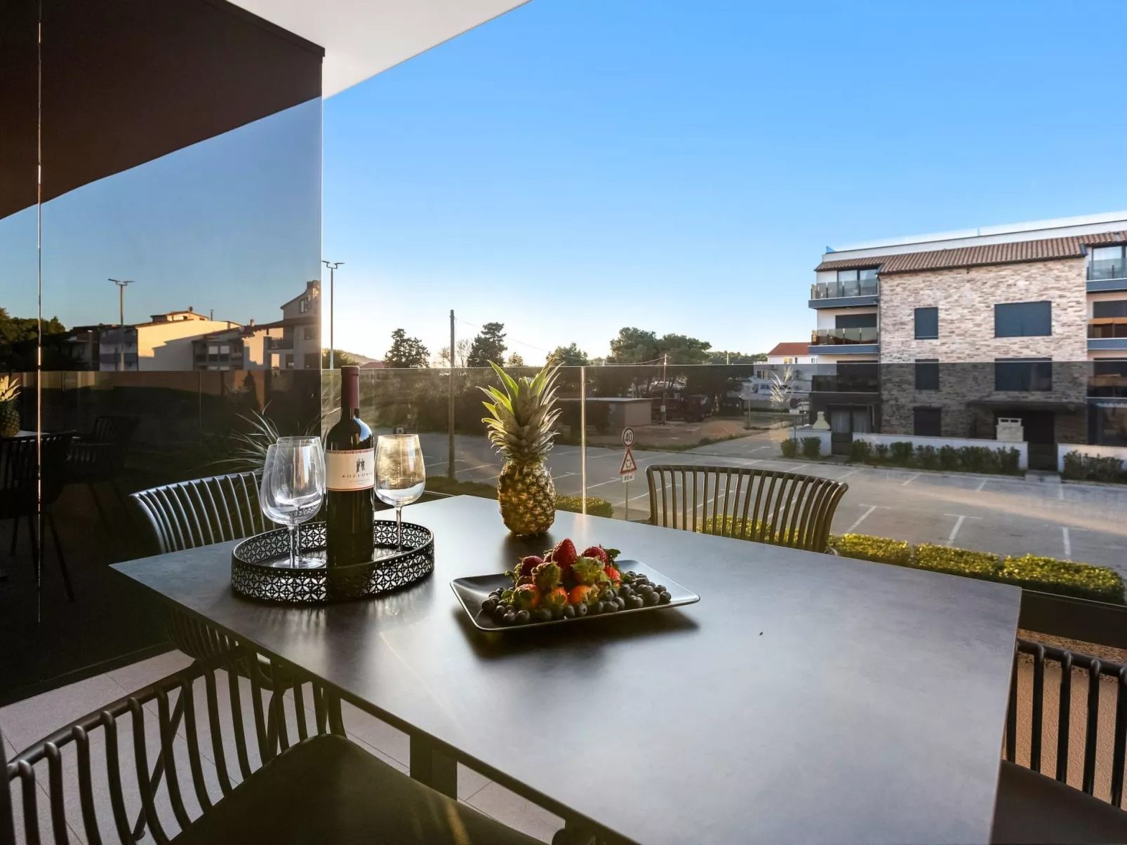 Fly Room - A1-Buiten