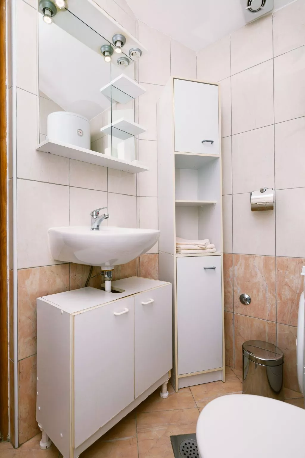 Mit Jacuzzi, Garten und Parkplatz-Binnen