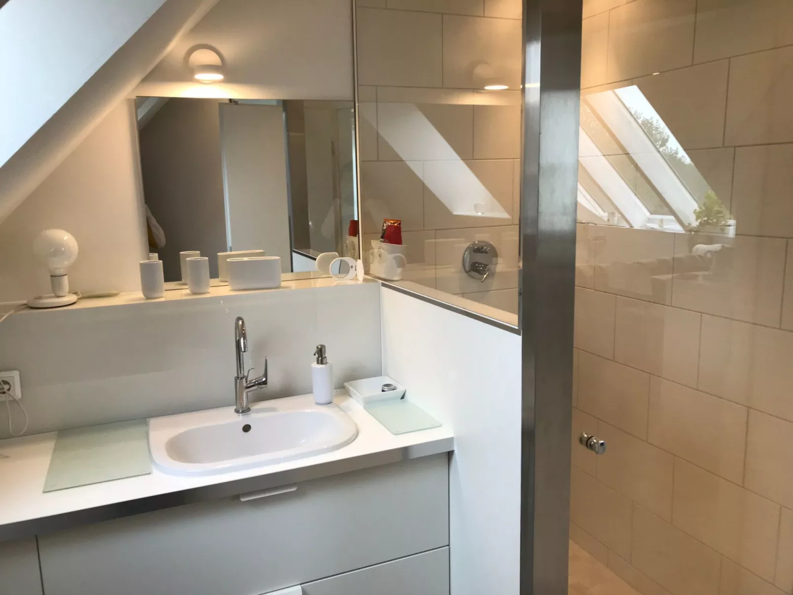 Helle Dachgeschosswohnung an der Flensburger Förde-Binnen