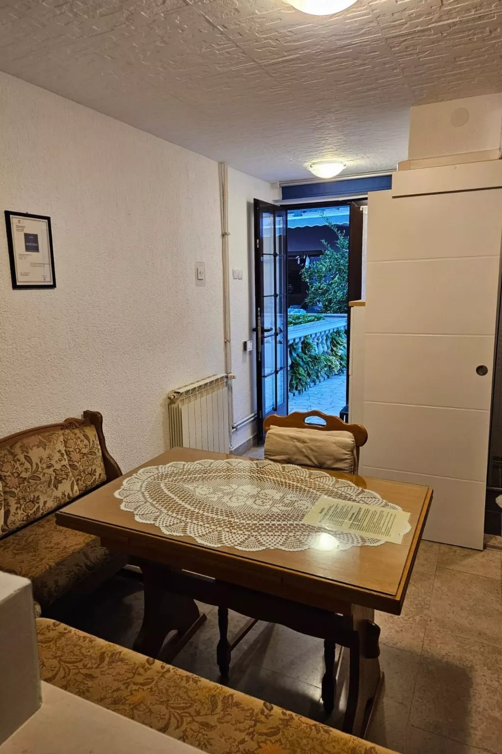 "Second" mit Terrasse-Binnen