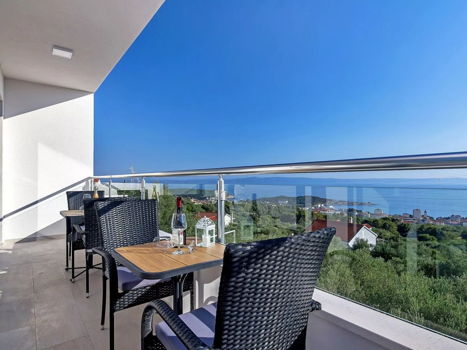 In Makarska mit Schöner Terrasse-Buiten