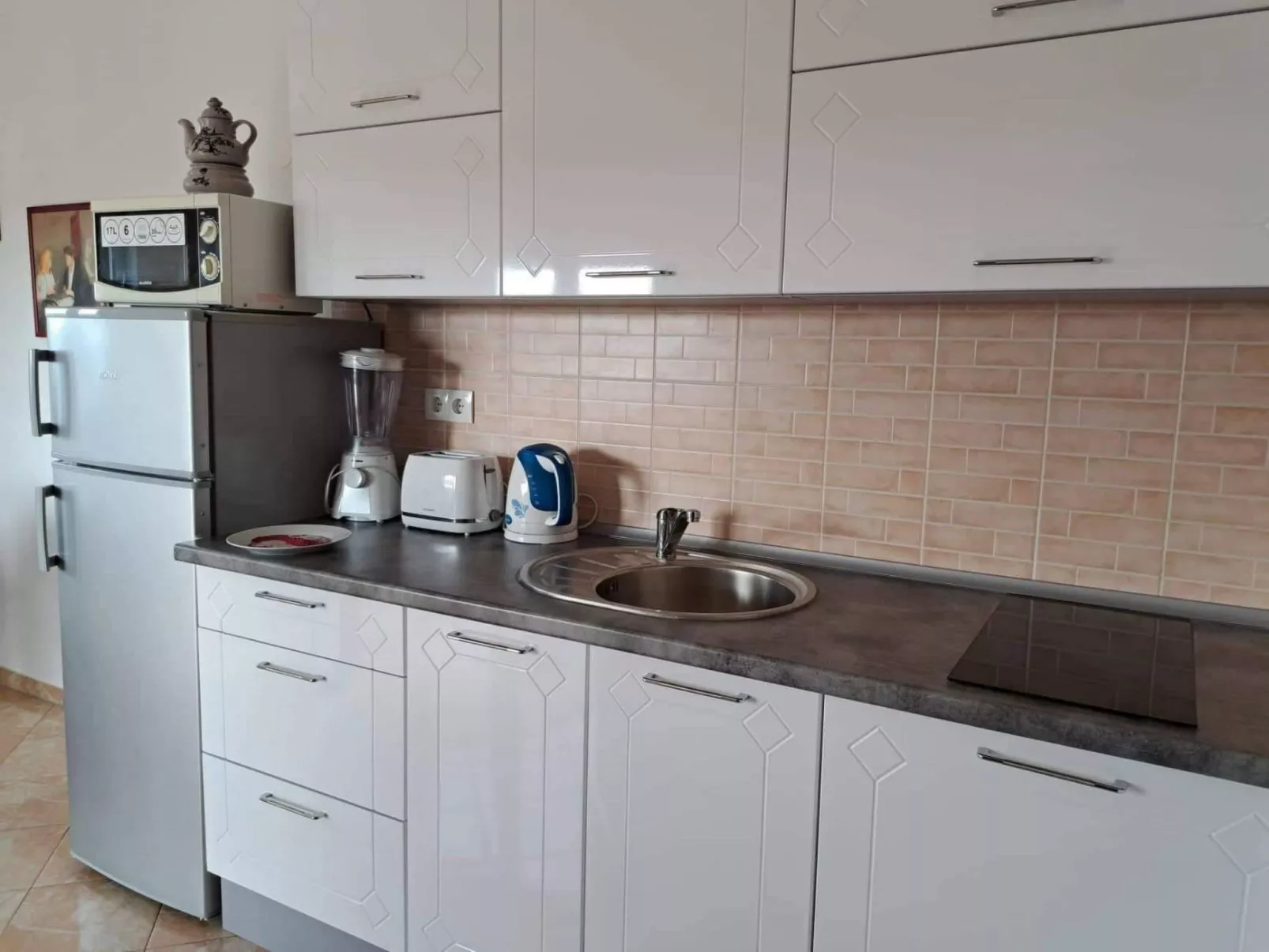 Wunderschöne Ferienwohnung, mit Meerblick und Pool-Binnen