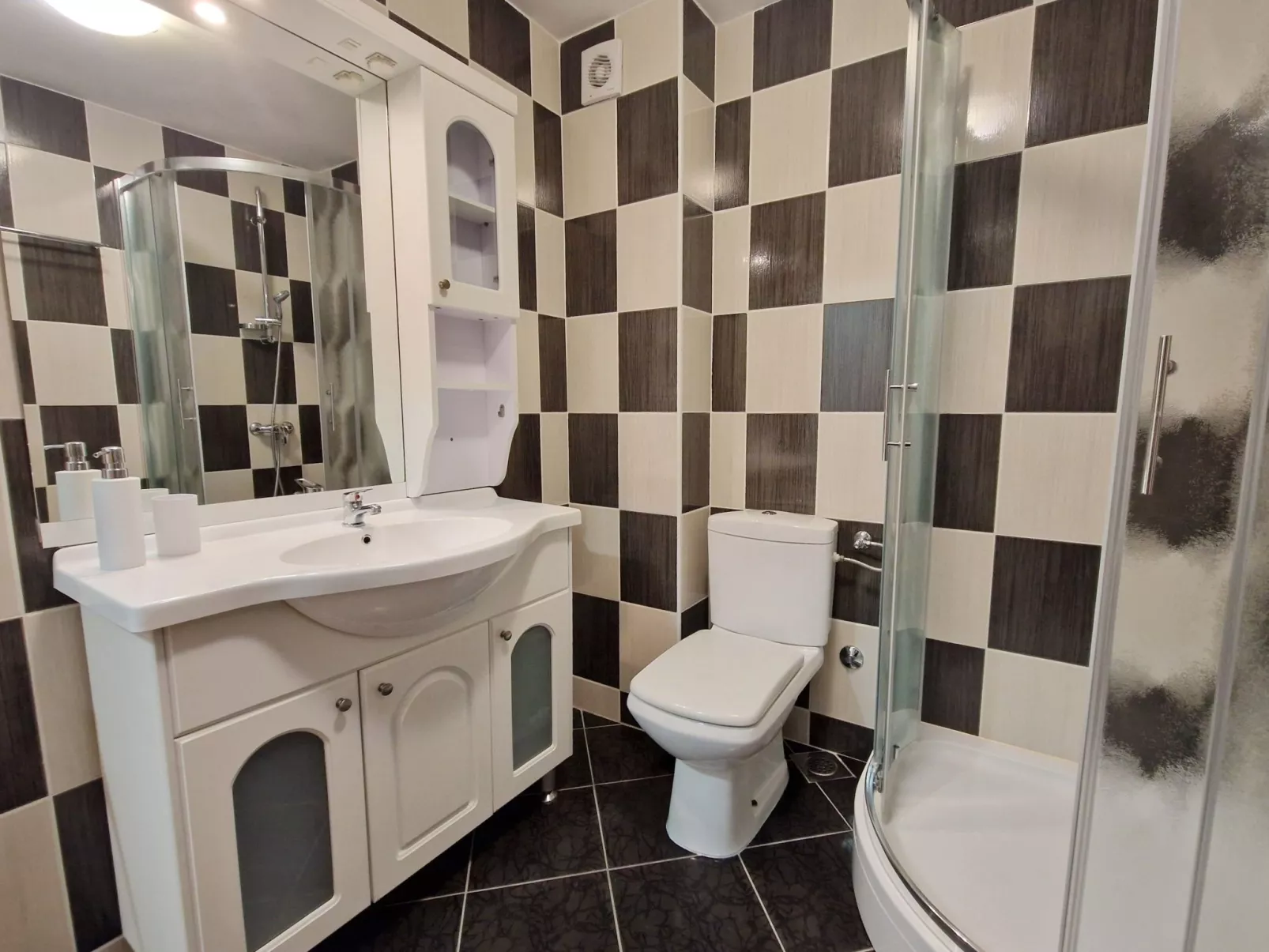 Modern eingerichtete Apartment für 4 Personen ideal für Famillien mit Kinder im-Binnen