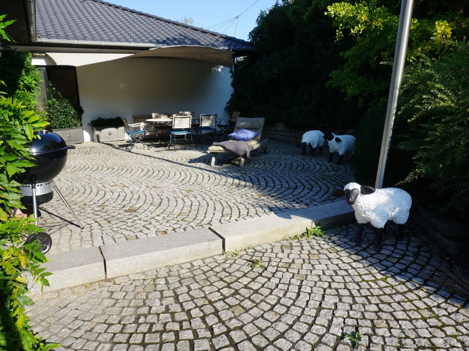 Großzügiges Haus mit traumhafter Gartenanlage-Image-tags.info