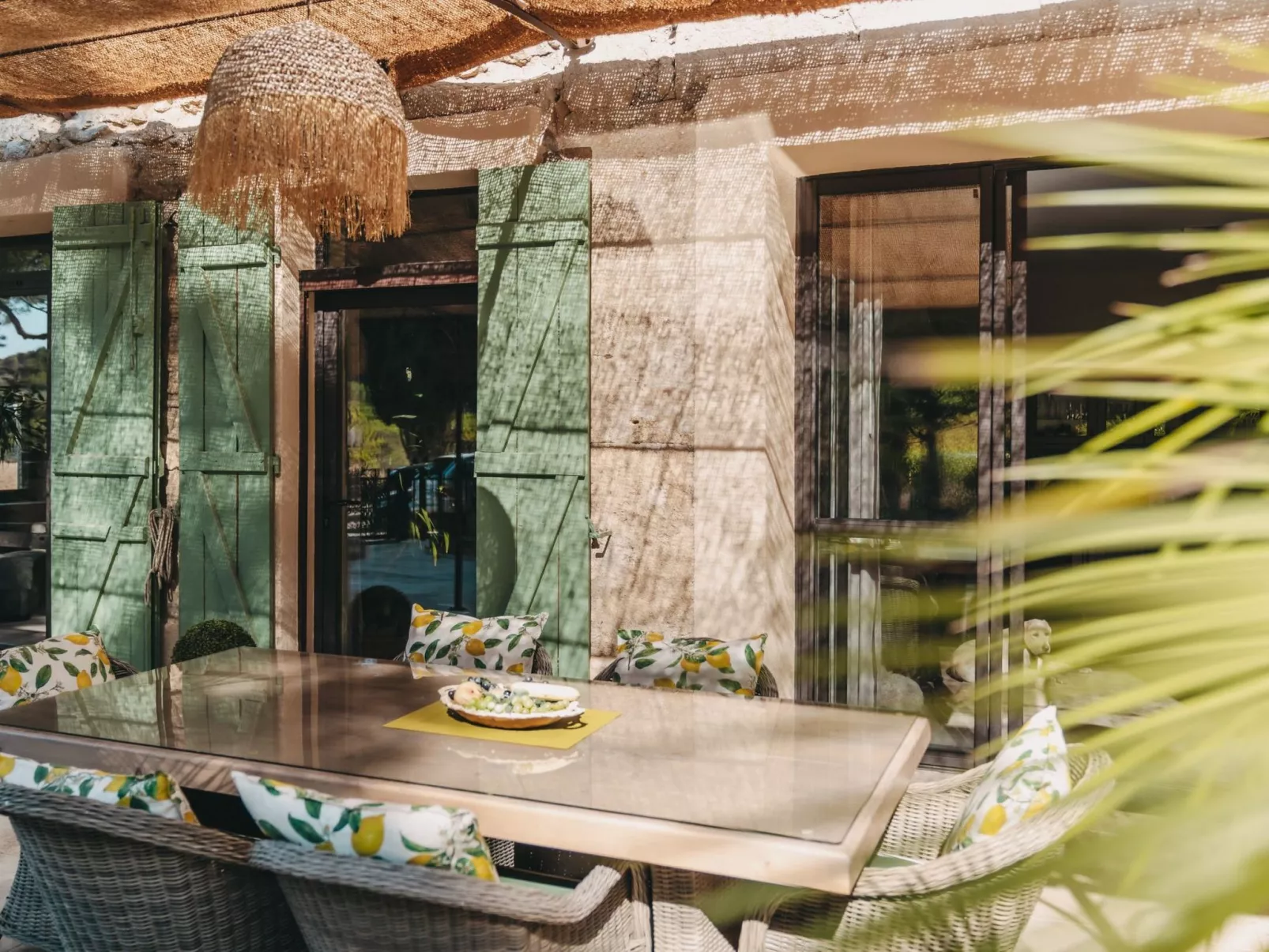 Charmante Ferienwohnung mit Terrasse und Pool-Buiten