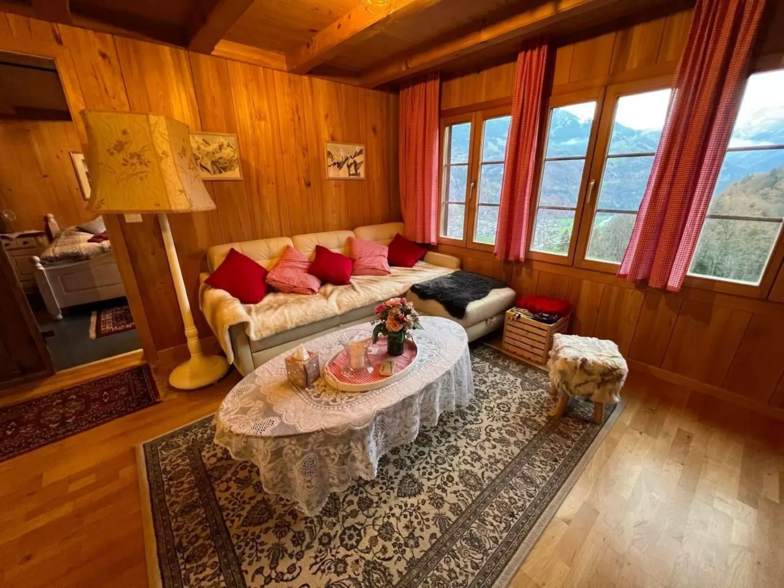 House in the Clouds-Binnen