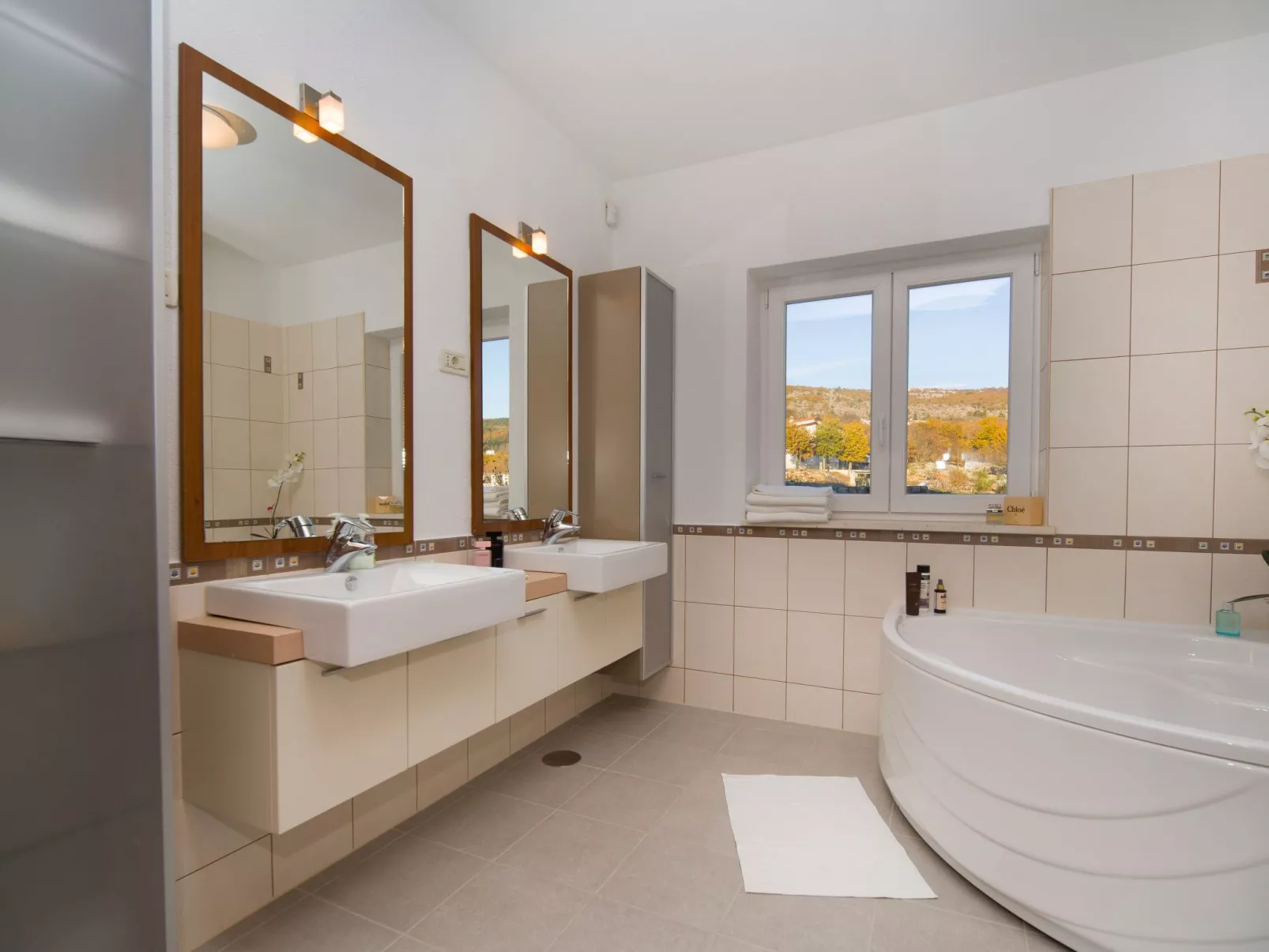 Ferienvilla mit Garten, Grill und Terrasse-Binnen