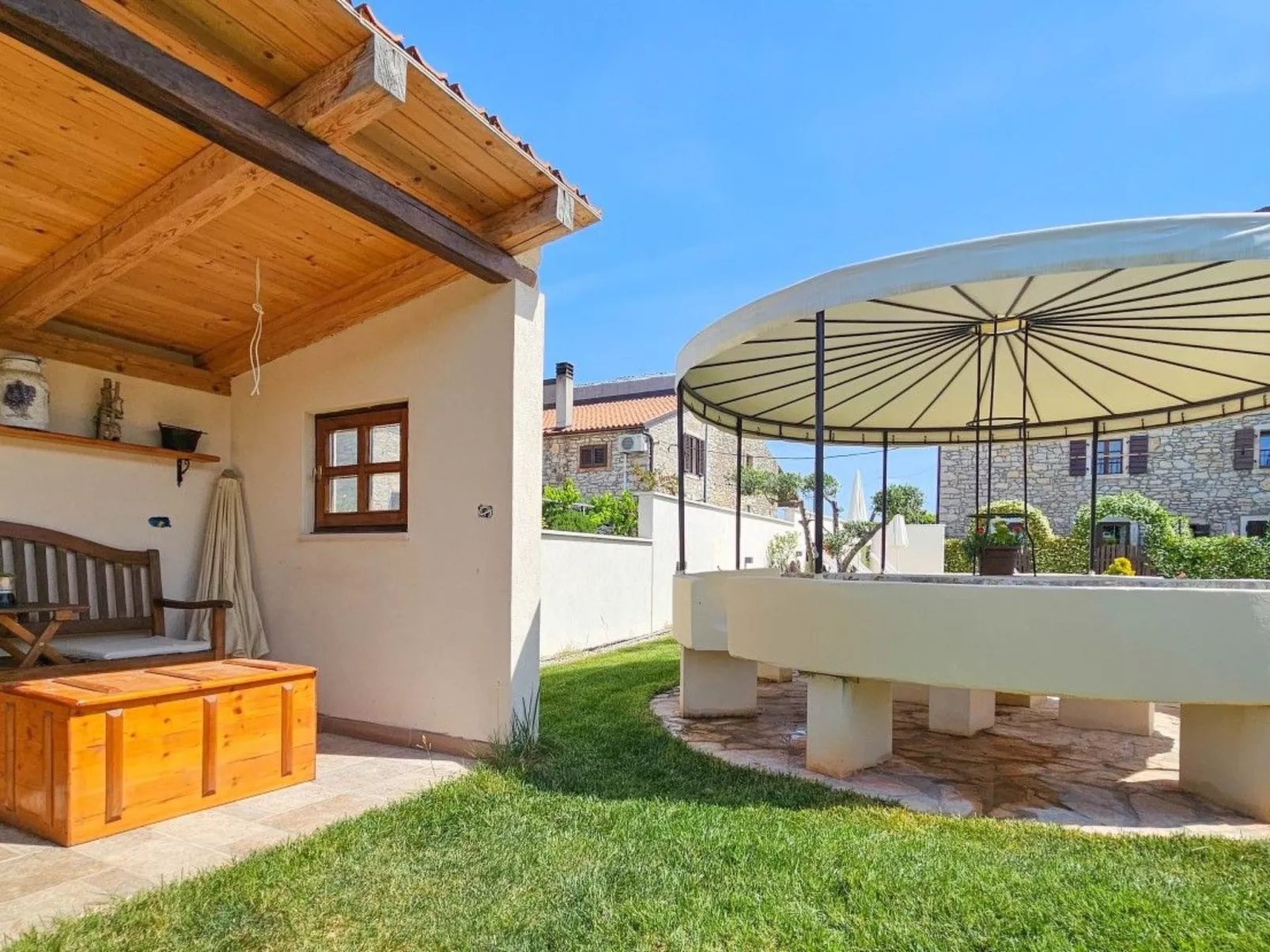 Für 2 Personen ca. 30 m&sup2; in Novigrad, Adriaküste Kroatien (Westküste von I-Buiten