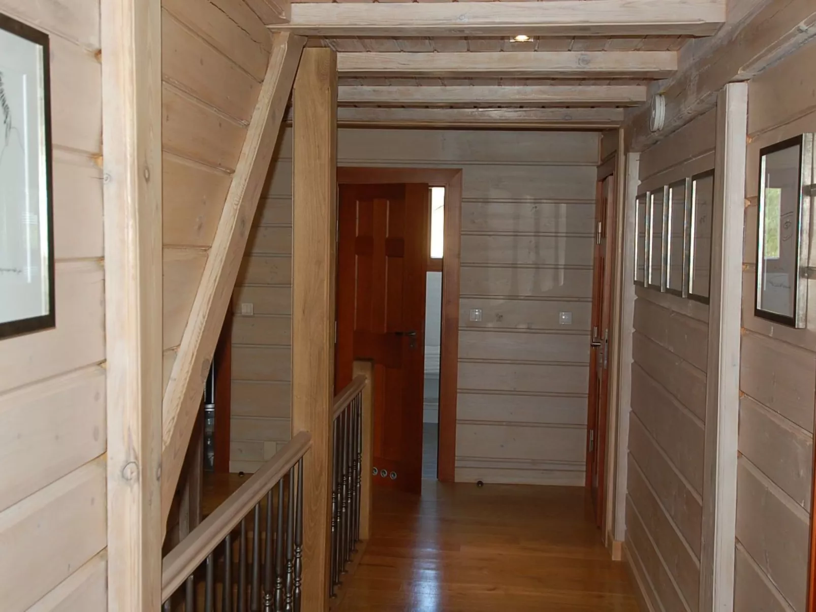 Mit Schwimmbad-Binnen