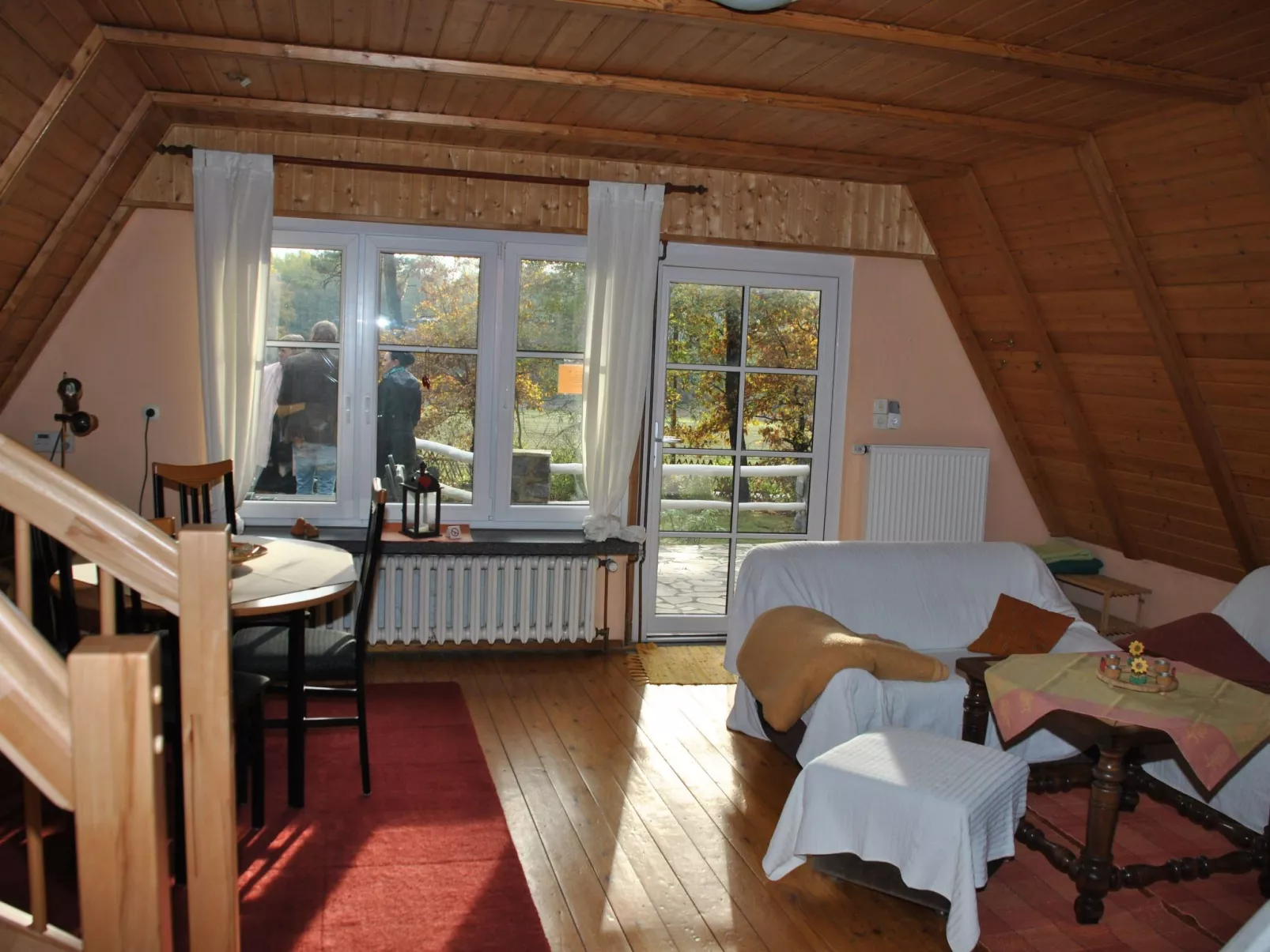 In ruhiger Lage am Waldrand mit Terrasse und großem Grundstück-Image-tags.info