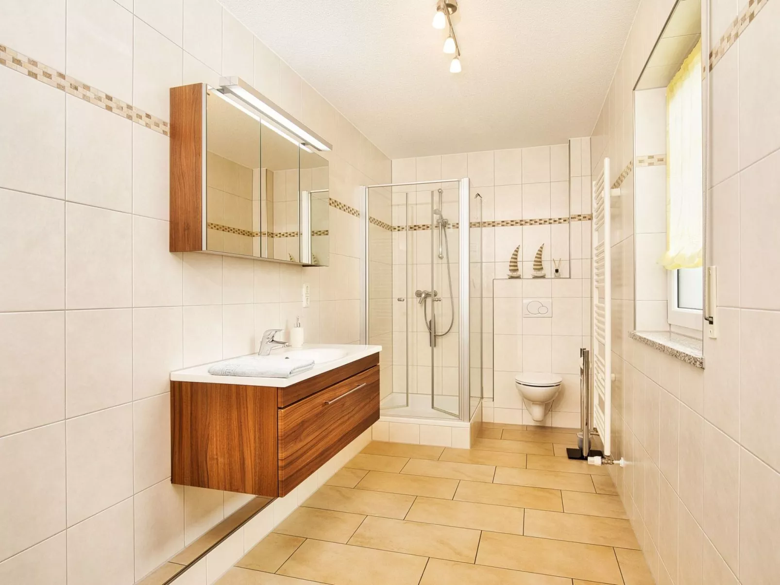 Mit Blick auf das Wasser-Binnen