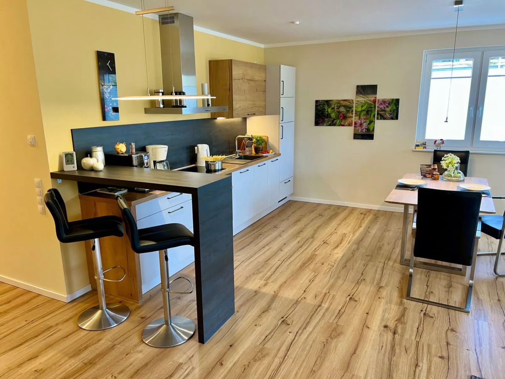 Moderne Wohnung mit Parkplatz und Rheinblick-Binnen