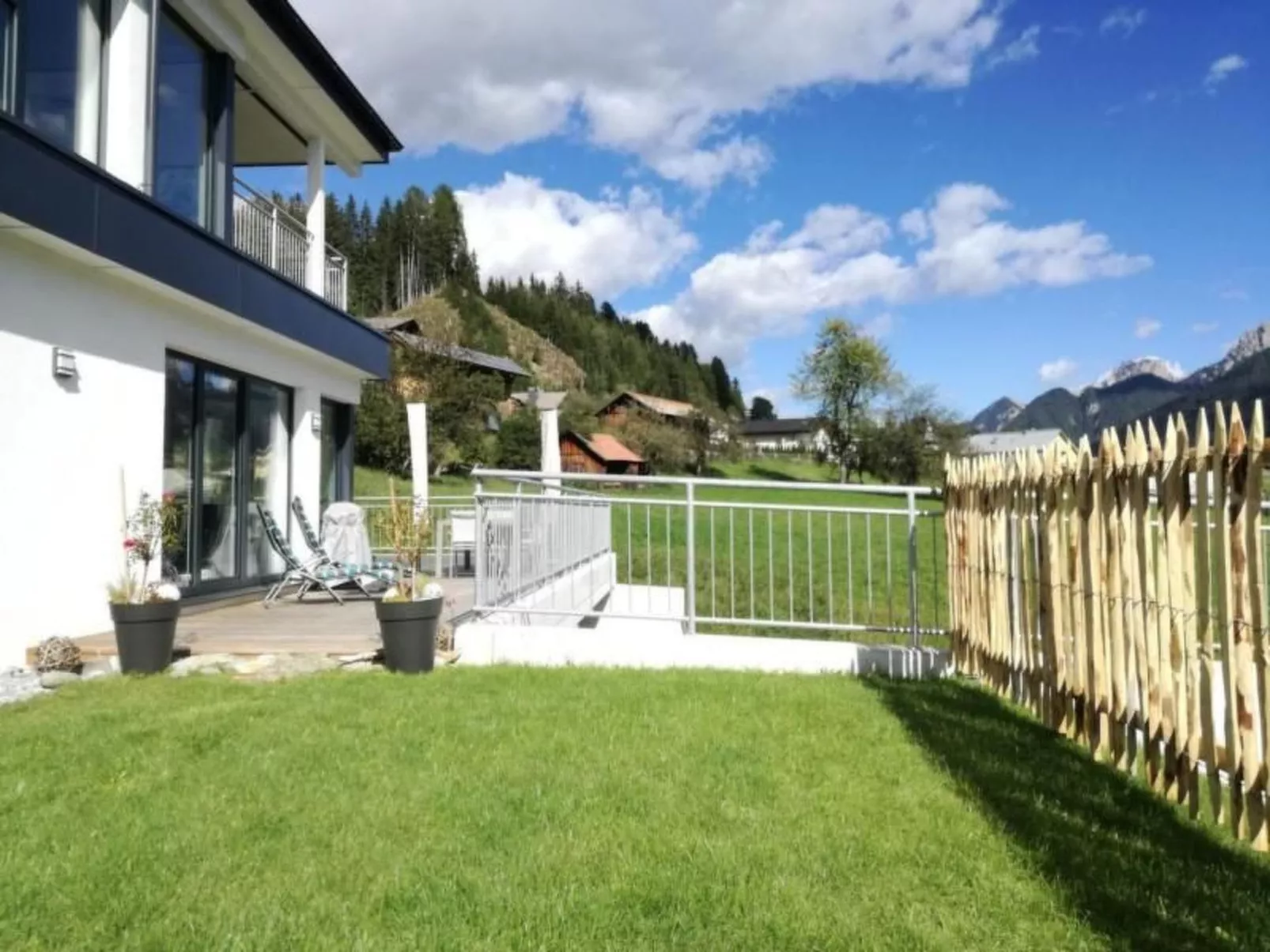 Charmantes Ferienhaus mit Whirlpool-Buiten