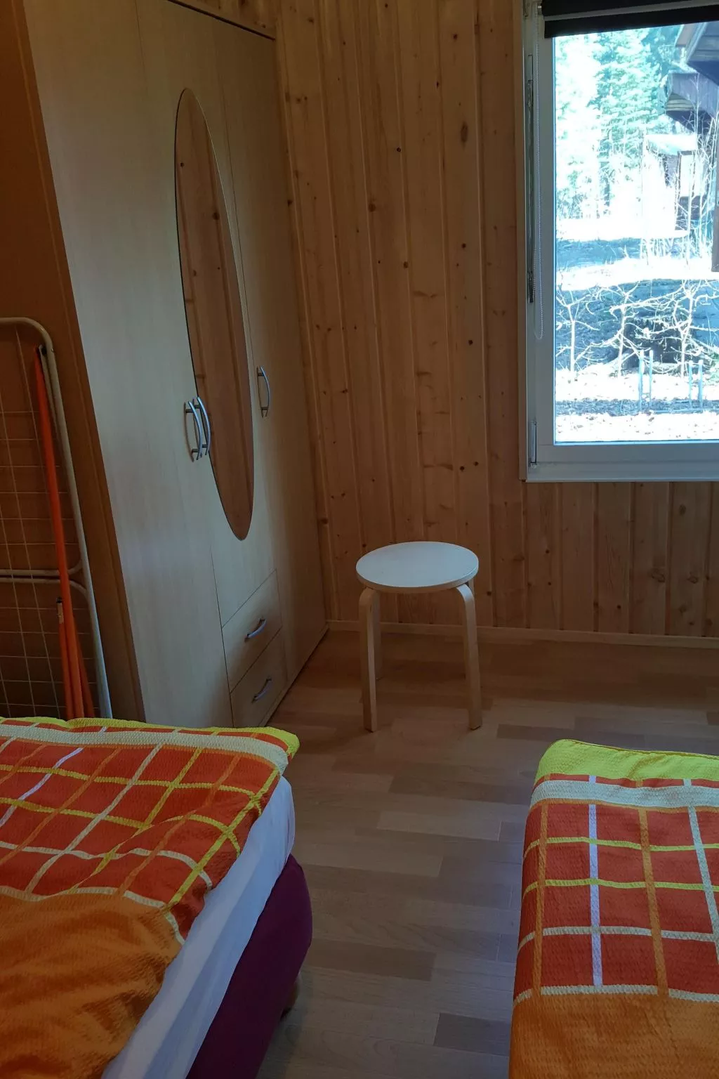 Holz-Bungalow mit Terrasse - Binnen