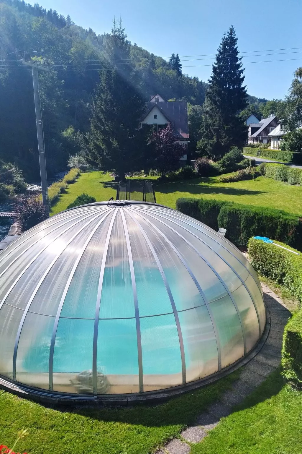 Mit solarbeheiztem Außenpool und Sauna-Buiten