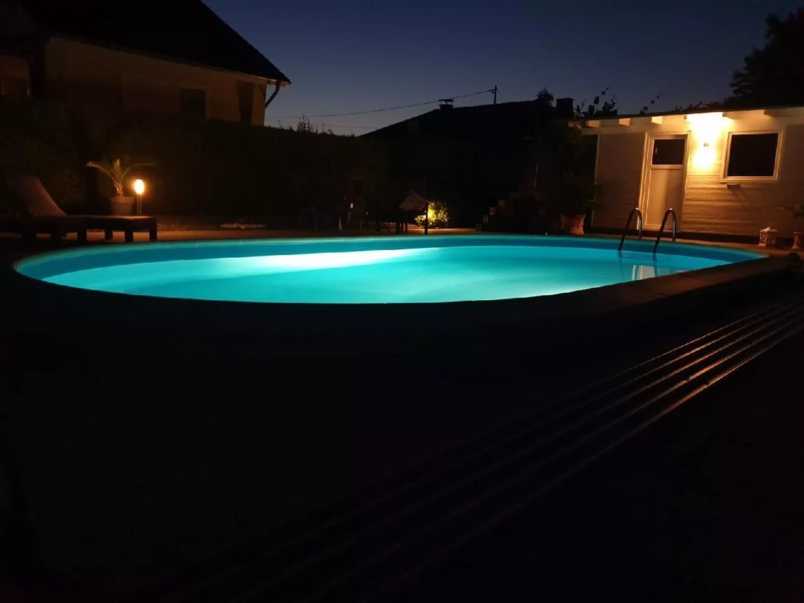 Sandra´s Ferienwohnung mit Pool-Buiten