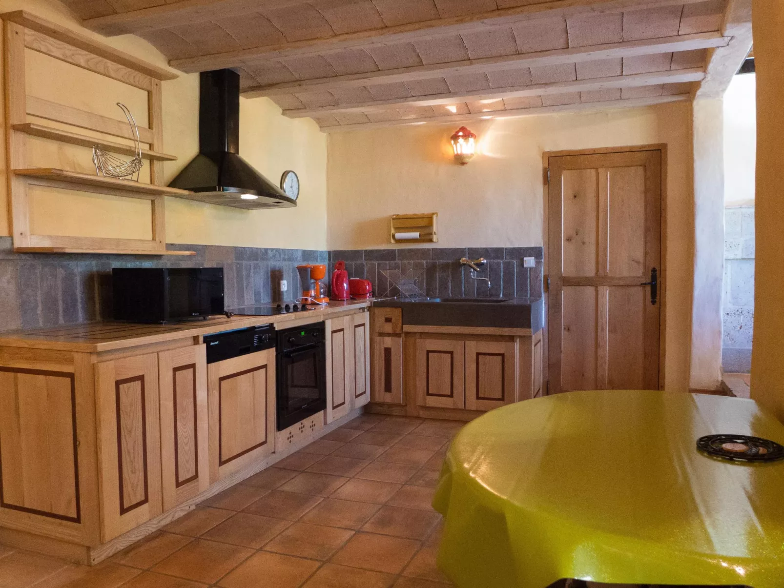 Komfortables Ferienhaus mit Privatpool-Binnen