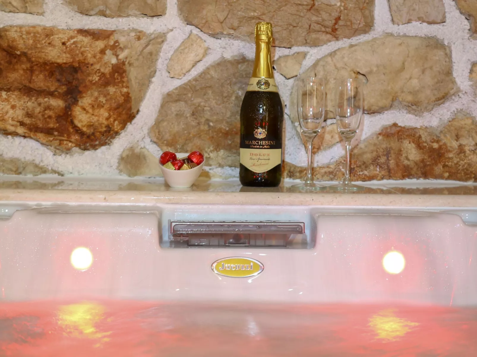 Gemütliche Villa Gabriel mit Schwimmbad-Buiten