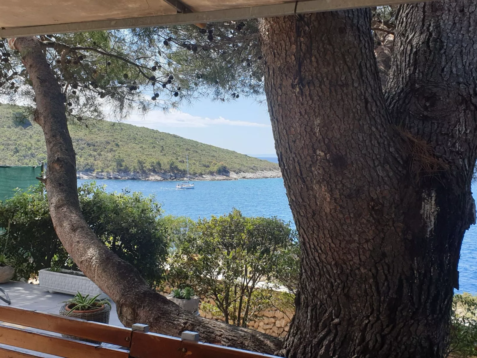 In Maslinica mit Großer Terrasse-Buiten