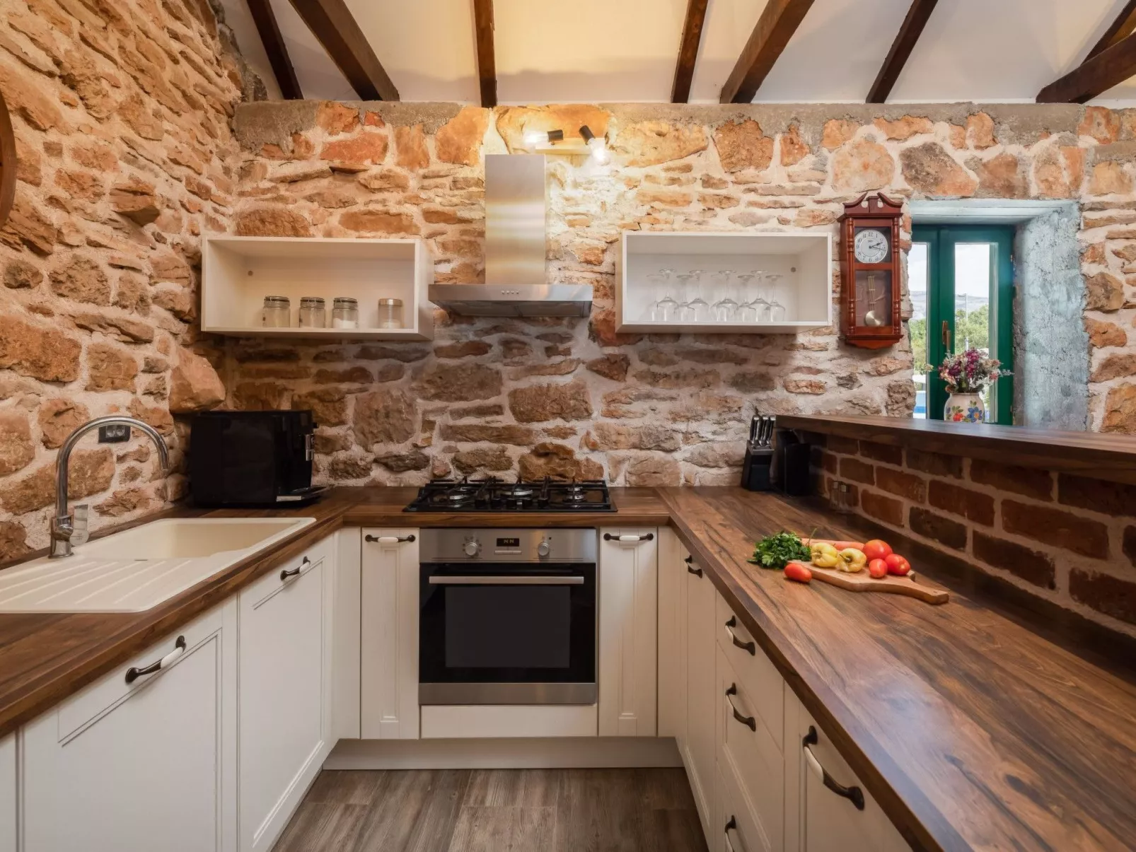 Haus für 11 Personen und 1 Kind in Razvode-Binnen