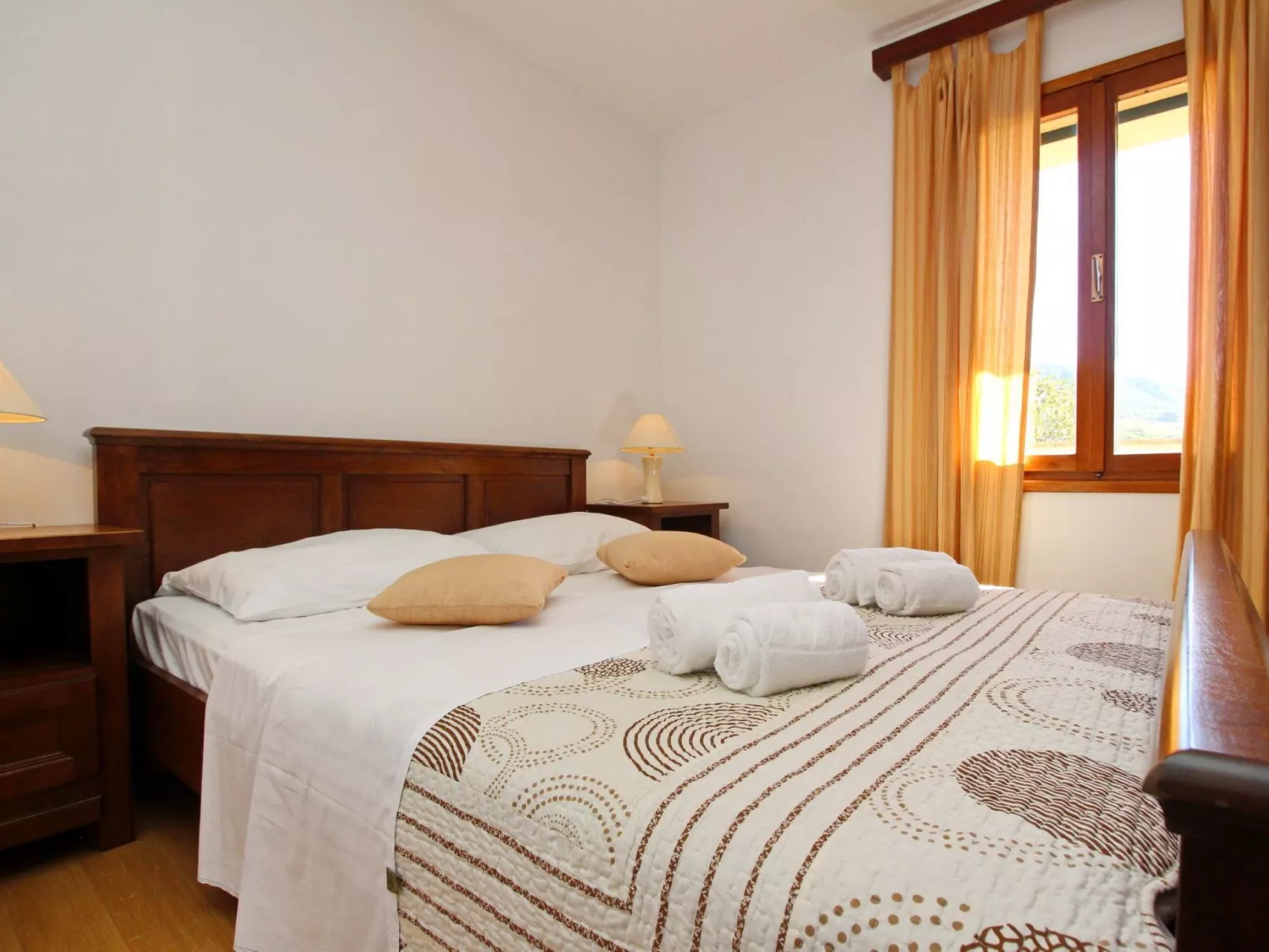 Renoviertes Steinhaus mit Garten und Pool ideal für ein erholsamen Urlaub-Binnen