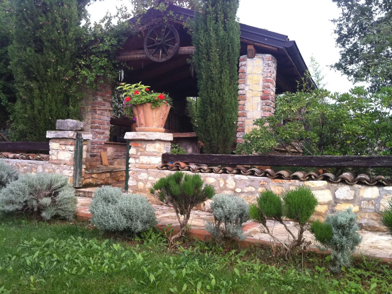 Ferienvilla Lucia mit Pool und eigenem Tennisplatz-Buiten