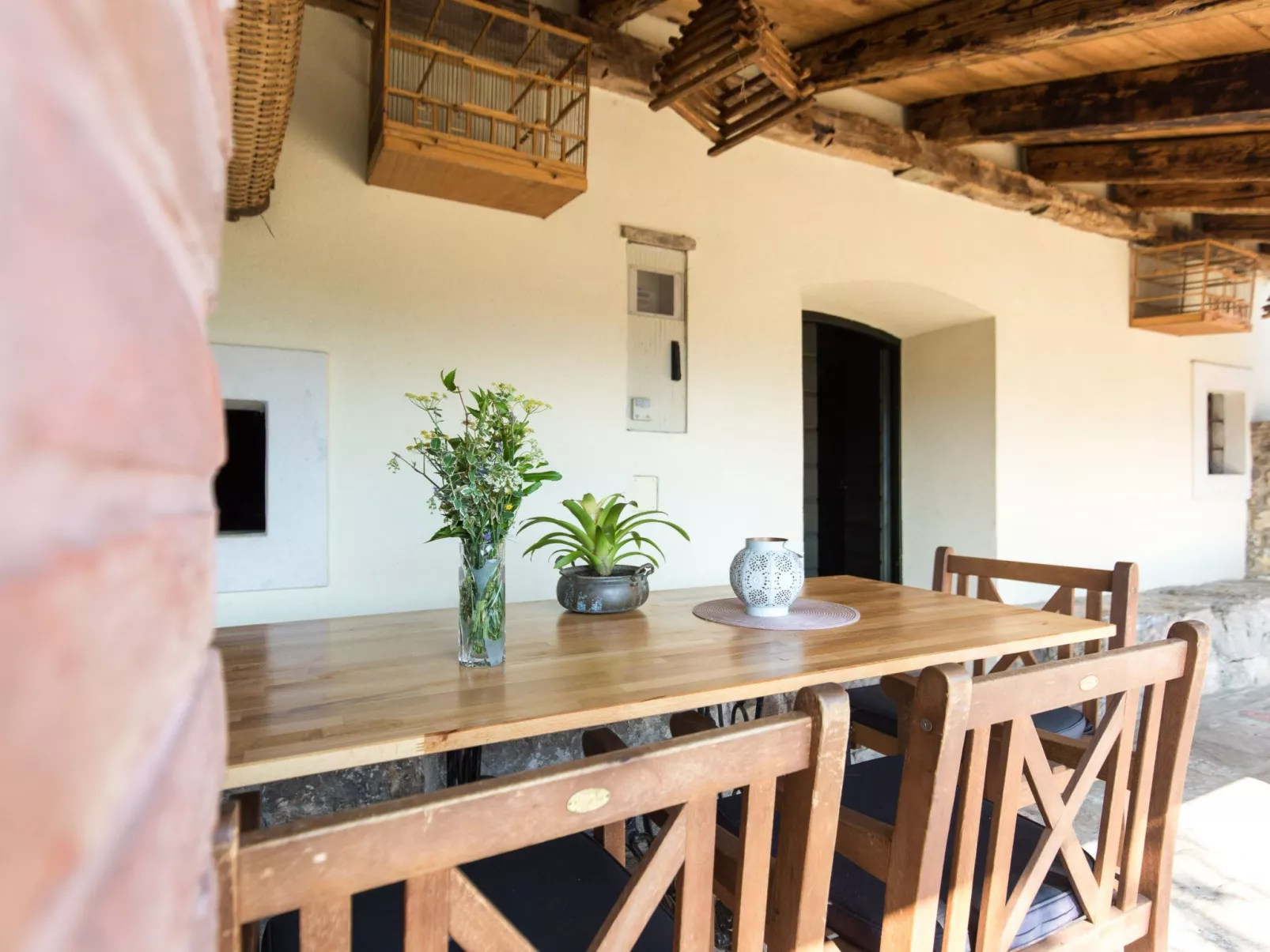 Haus mit modernem Interieur und einer alten Taverne - Image-tags.info