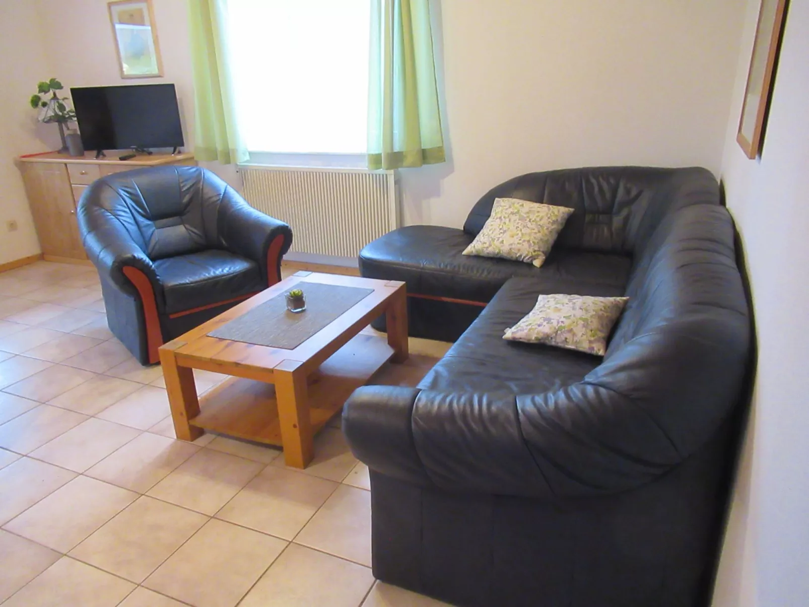 Ferienhäuser mit Pool in ruhiger Lage am Waldrand-Image-tags.info