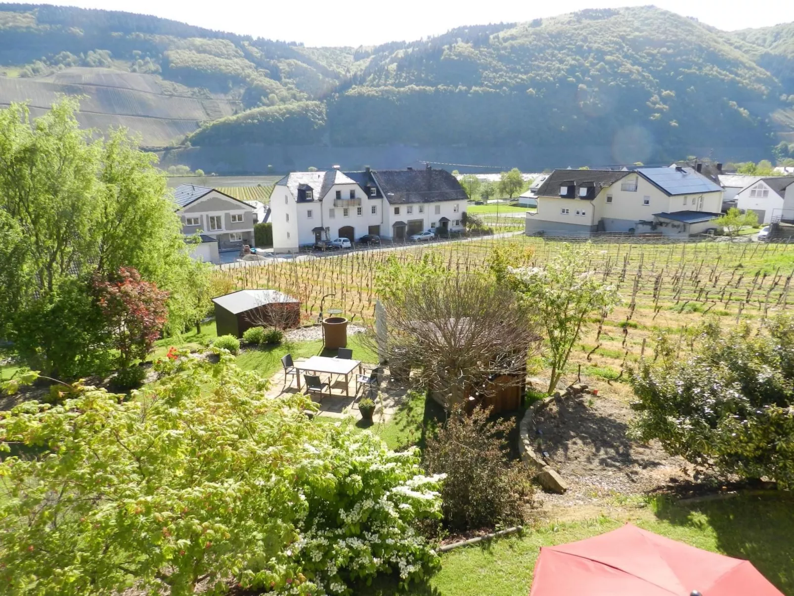Schöne Ferienwohnung mit Terrasse und Moselblick-Buiten