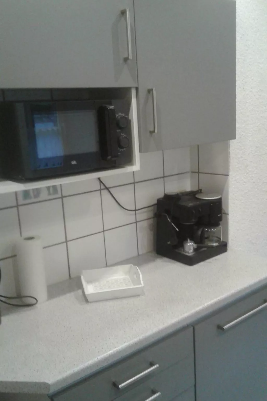 Mit Garten und Parkplatz-Binnen