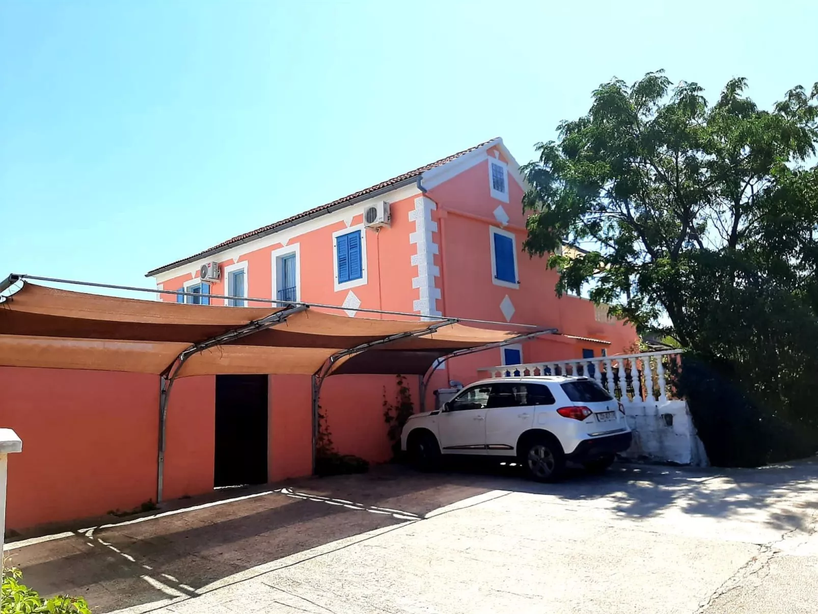 In Dobropoljana mit Freiterrasse-Buiten