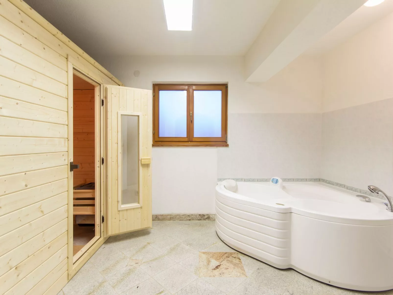 Haus in Vinkuran mit Pool und Bergblick-Image-tags.info