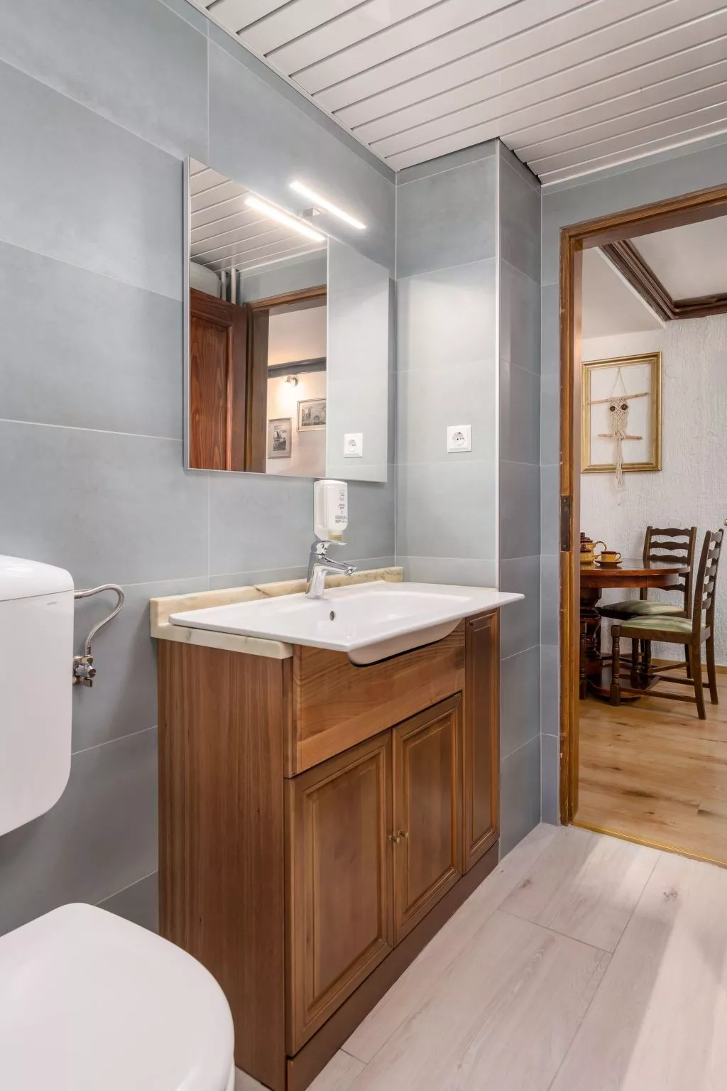 Mit großem Garten und Pool-Binnen