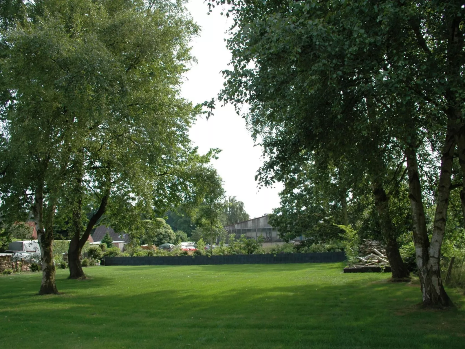 Mit Indoorpool, Garten und Partyraum-Buiten