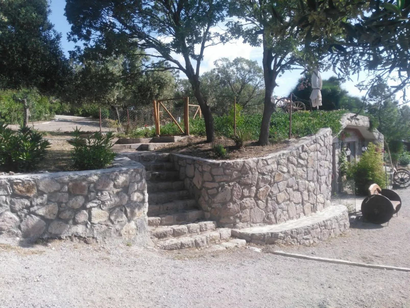 Assos Sivrice Gästehaus-Buiten